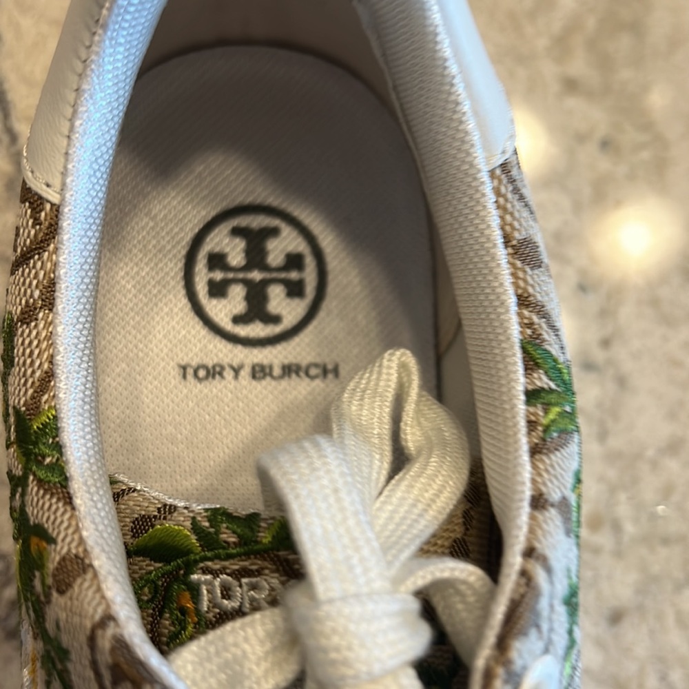 Brand new Tory Burch Howell Court Sneakers. Size 8.5. - Picture 6 of 8